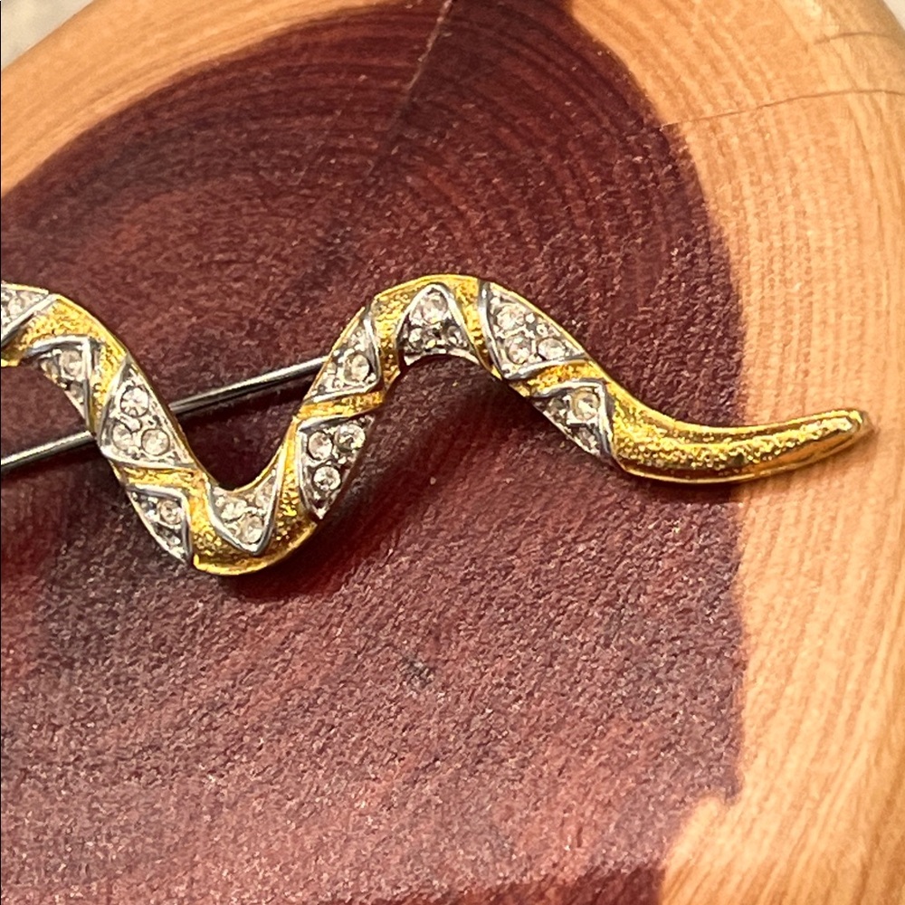 Elegant Gold and Silver Snake Brooch - Picture 3 of 5